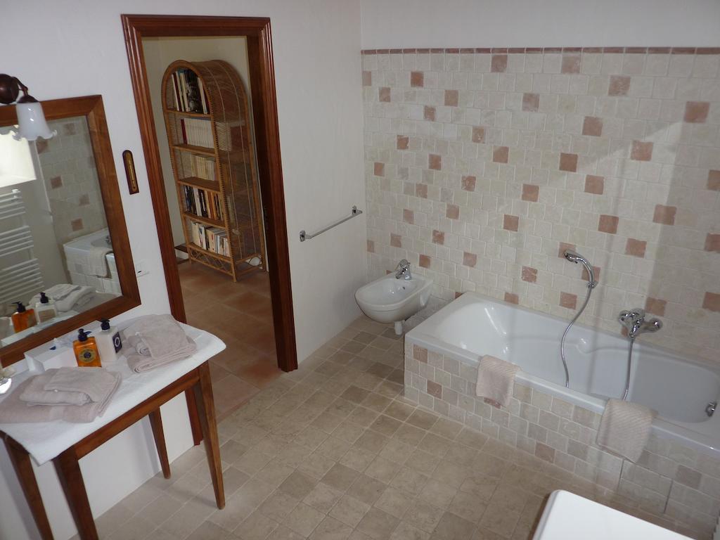 Le Mas Del Sol Bed and Breakfast Bonnieux Δωμάτιο φωτογραφία