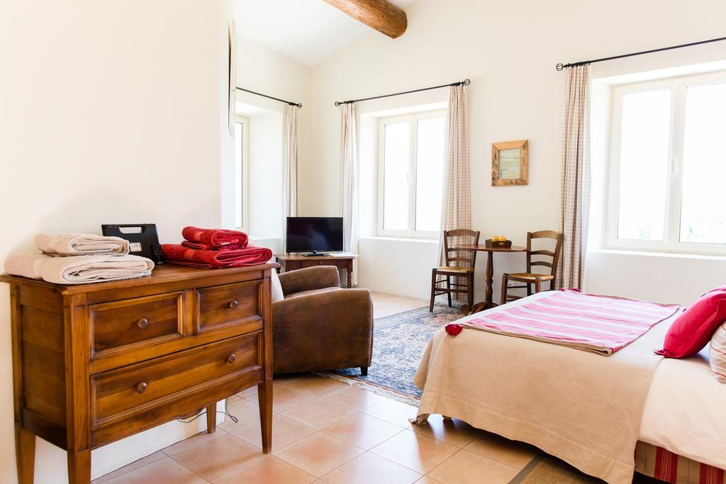 Le Mas Del Sol Bed and Breakfast Bonnieux Εξωτερικό φωτογραφία