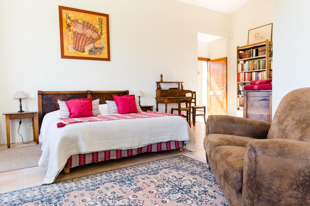 Le Mas Del Sol Bed and Breakfast Bonnieux Εξωτερικό φωτογραφία