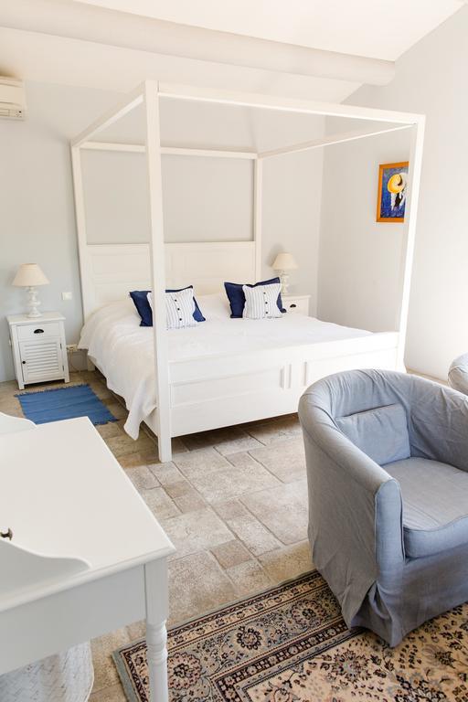 Le Mas Del Sol Bed and Breakfast Bonnieux Εξωτερικό φωτογραφία
